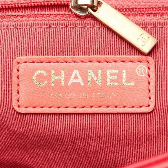 Chanel Red Quilted Lambskin Leather Medium In The Loop Bag - Picture 6 of 11